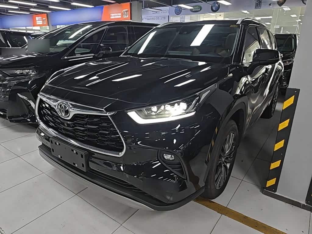 2025 Toyota Highlander front exterior
