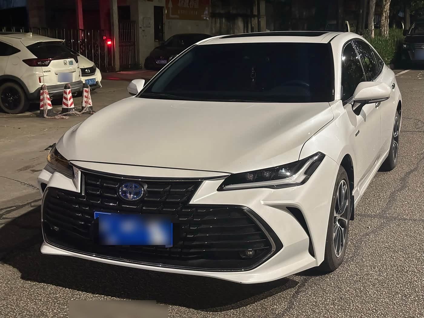2023 Toyota Avalon front exterior