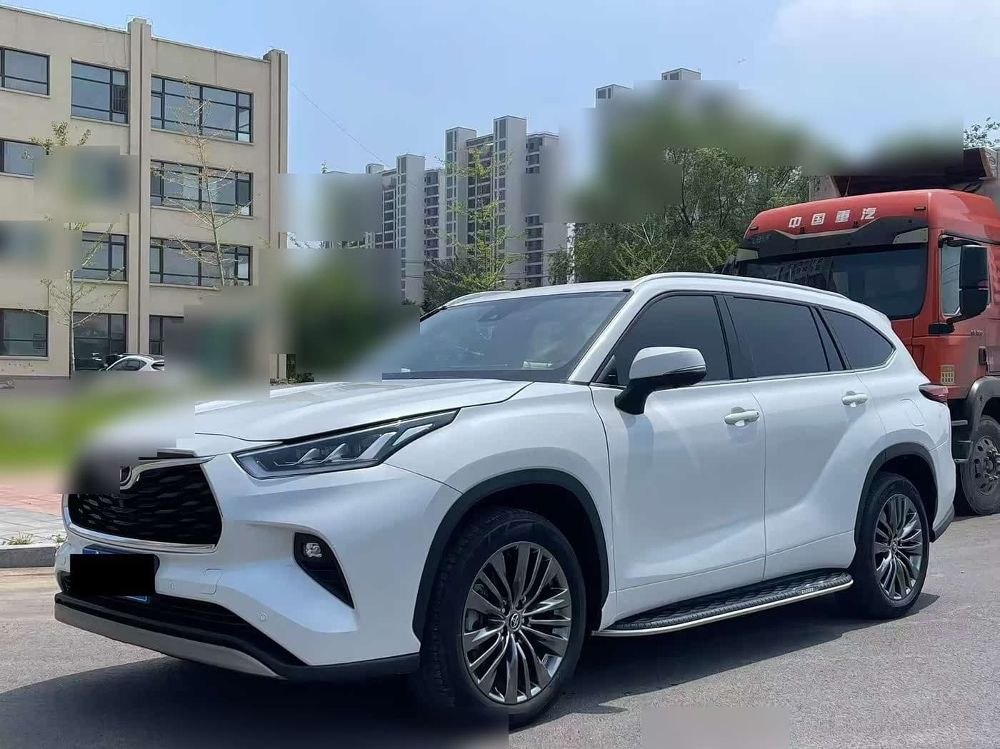 2025 Toyota Highlander front exterior
