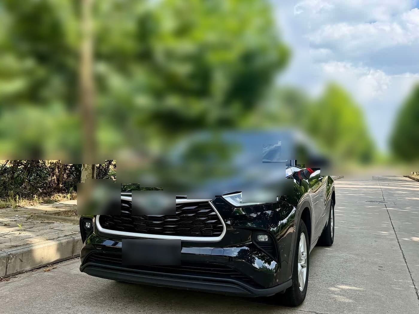 2024 Toyota Highlander front exterior