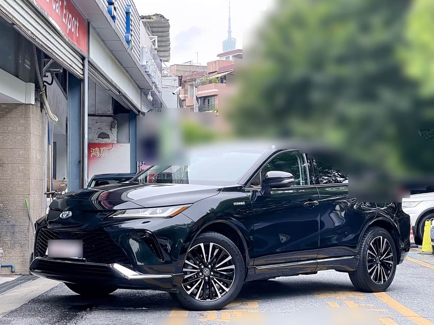 2023 Toyota Venza front exterior