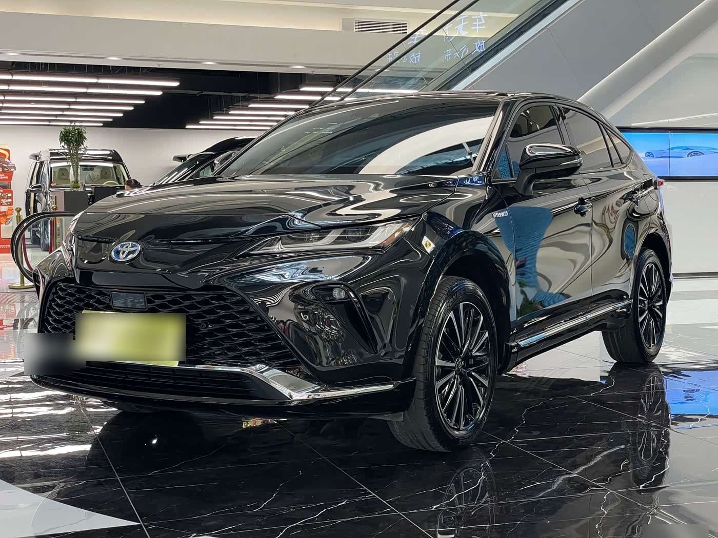 2023 Toyota Venza front exterior