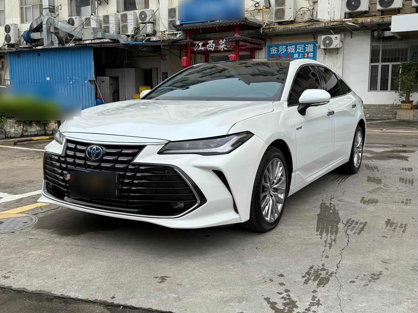 2023 Toyota Avalon front exterior