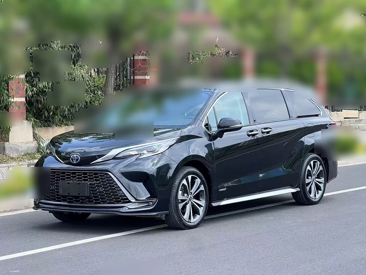 2024 Toyota Granvia front exterior