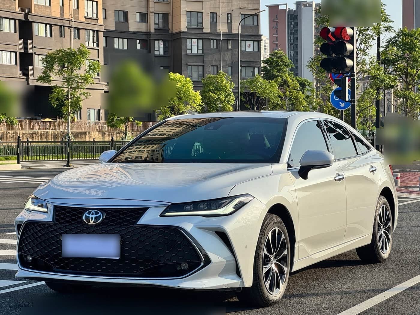 2023 Toyota Avalon front exterior