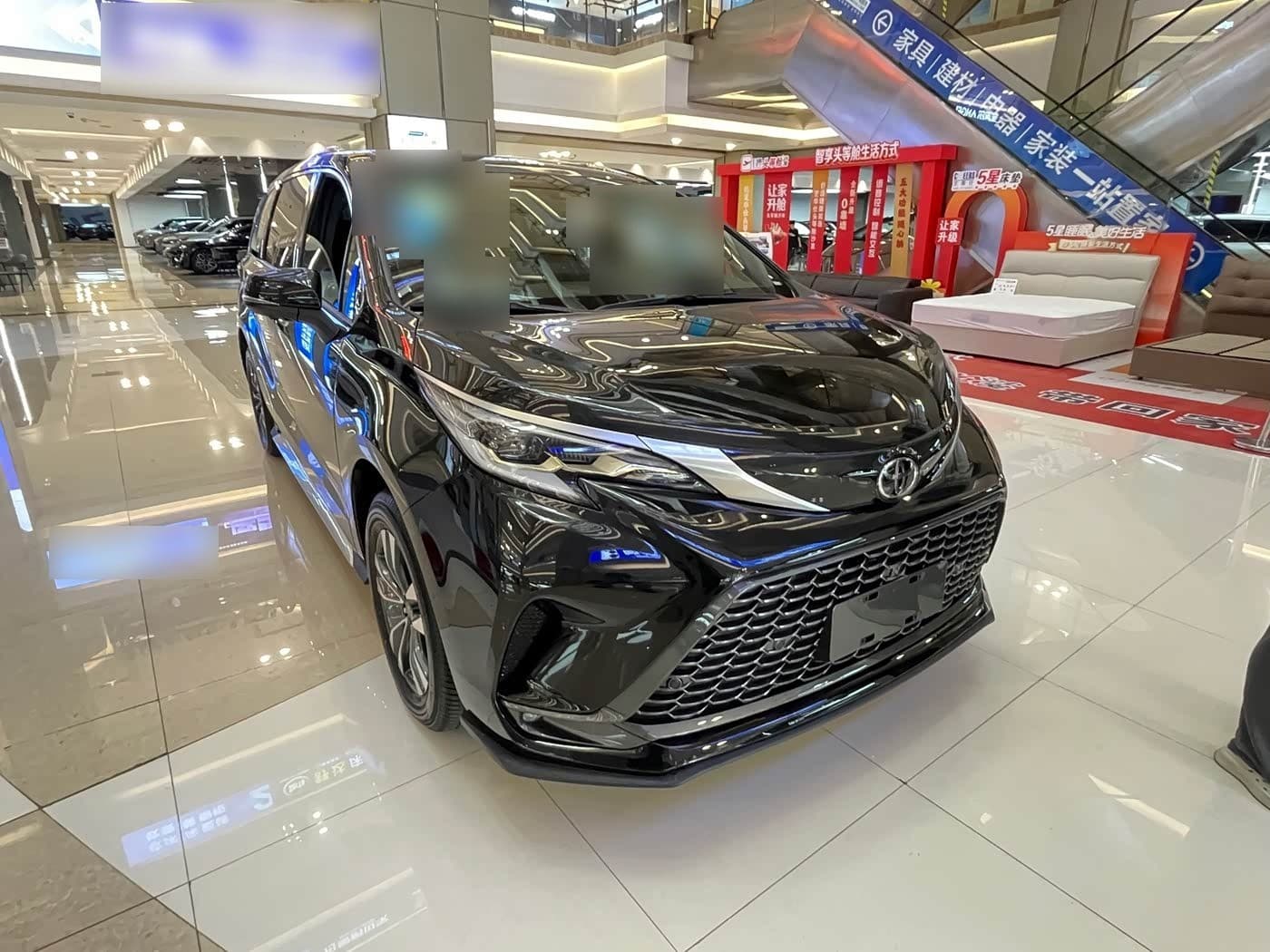 2025 Toyota Granvia front exterior