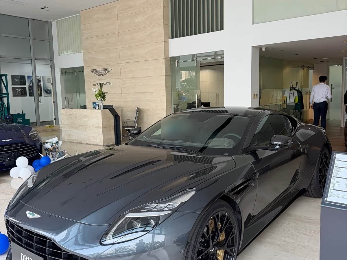 2024 Aston Martin DB12