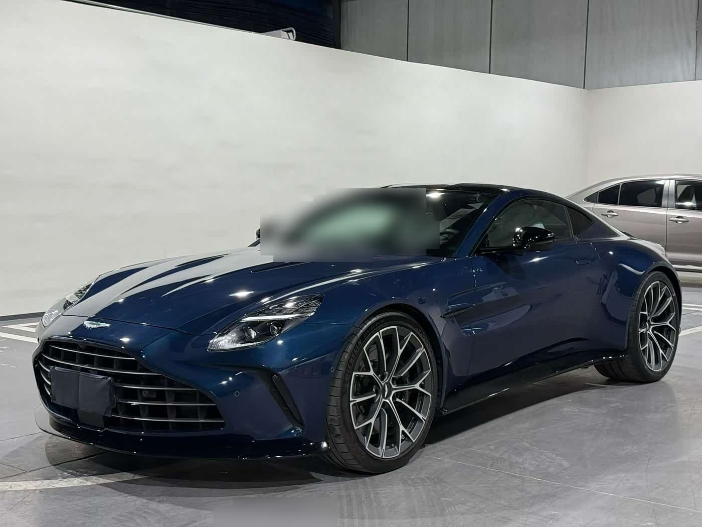 2024 Aston Martin V8 Vantage front exterior