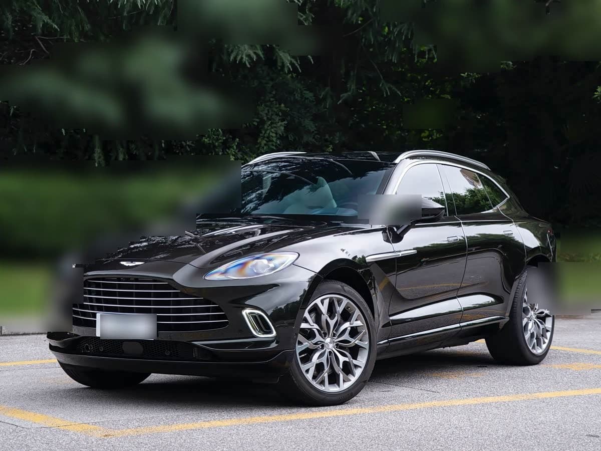 2023 Aston Martin DBX front exterior