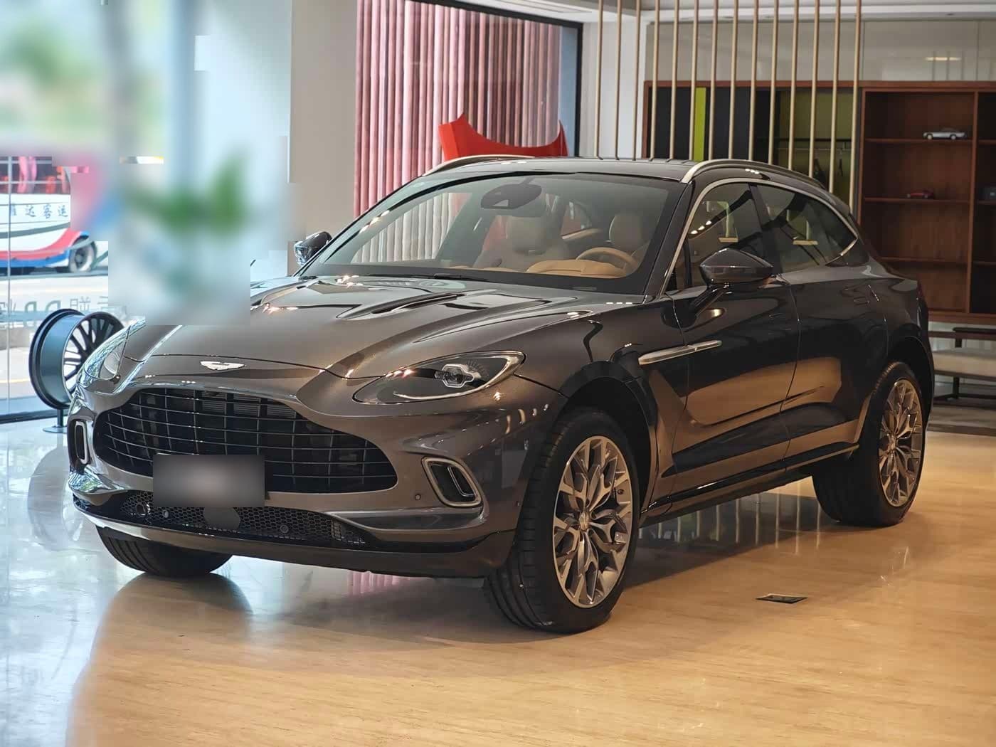 2023 Aston Martin DBX