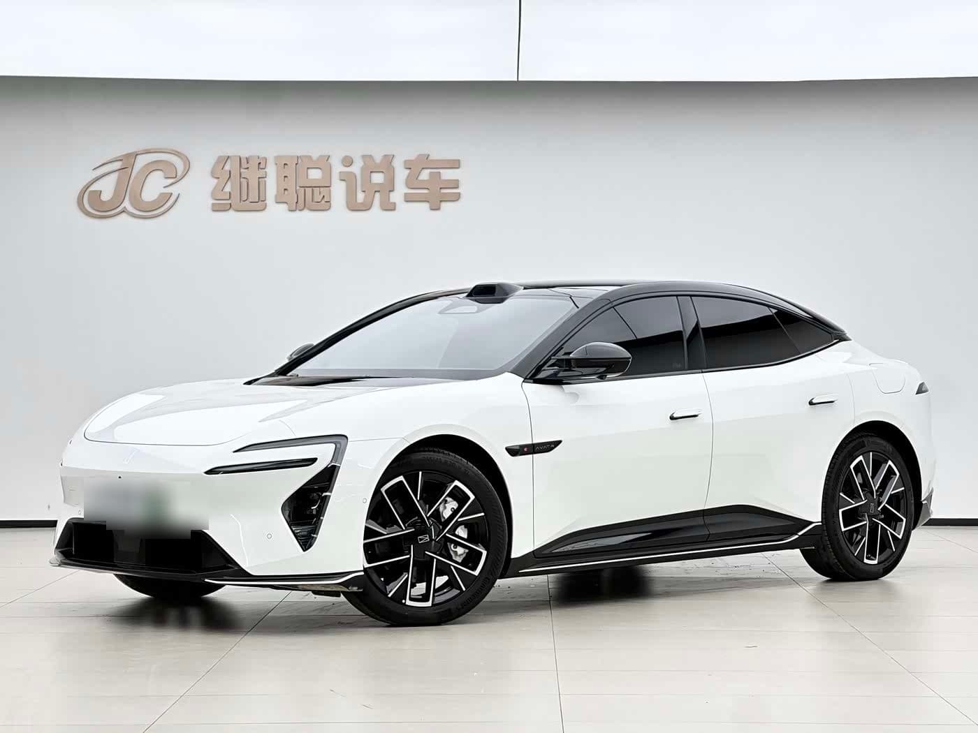 2025 Avatr 06 front exterior