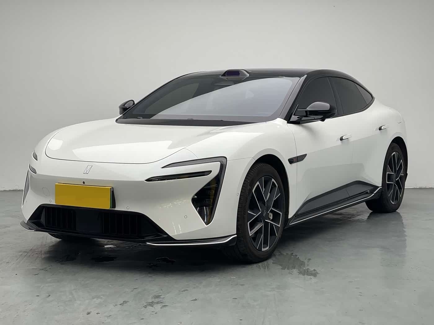 2025 Avatr 06 front exterior