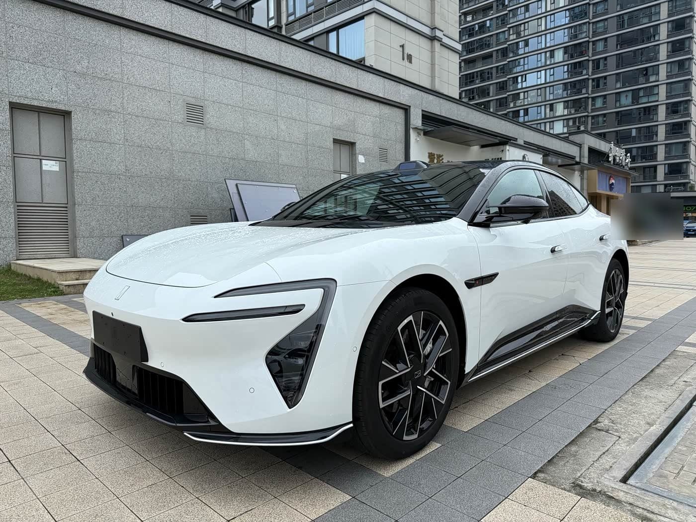 2025 Avatr 06 front exterior