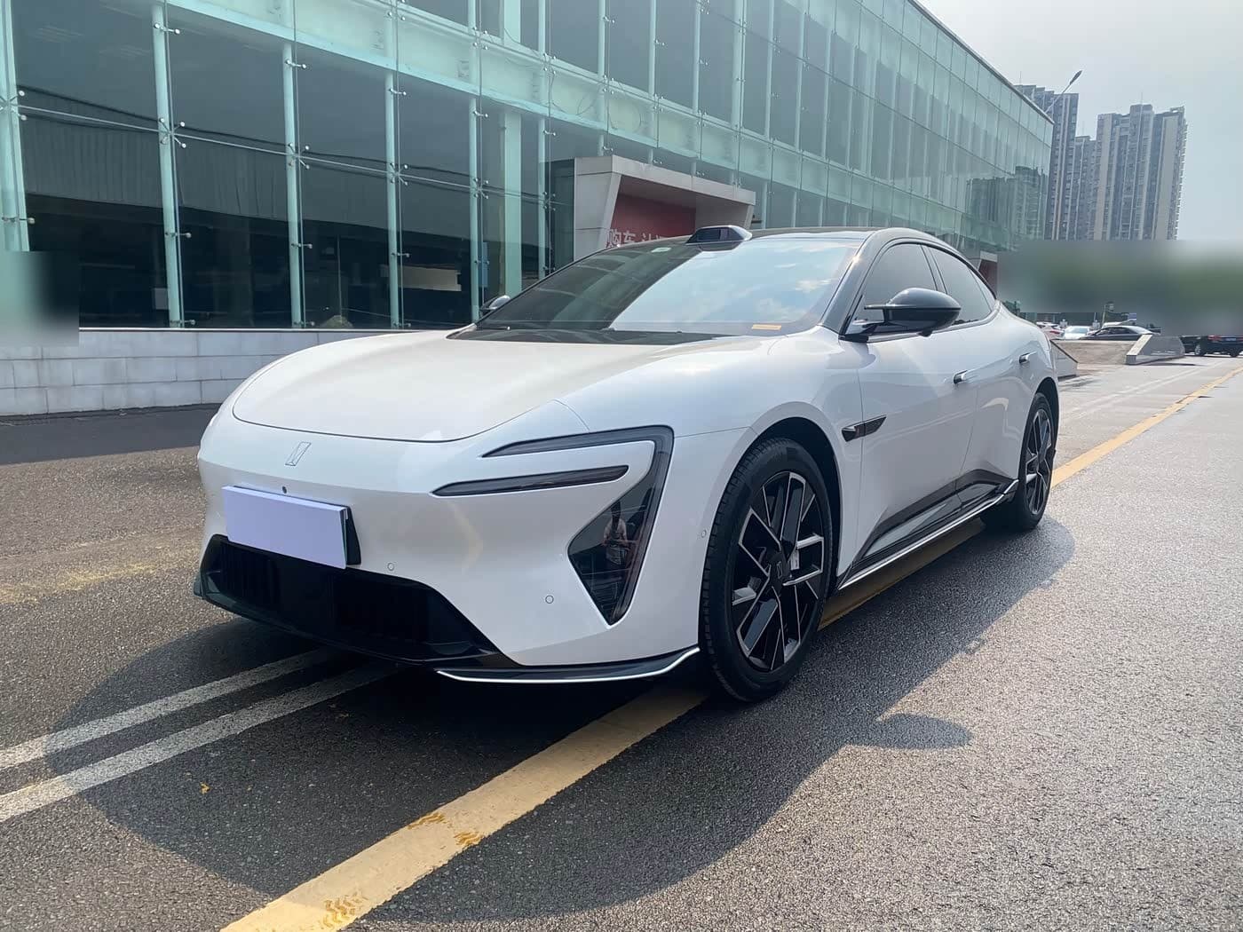 2025 Avatr 06 front exterior