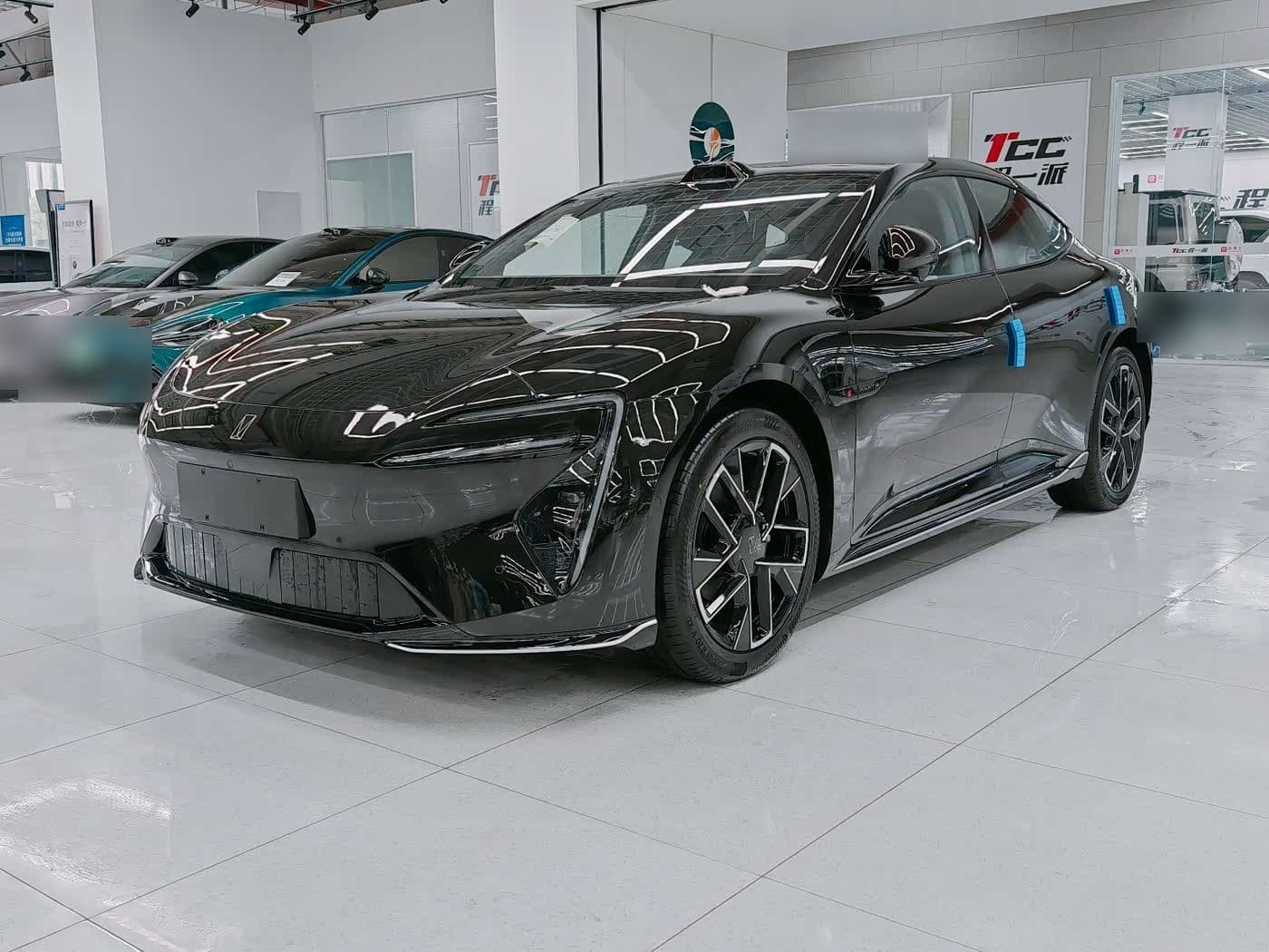 2025 Avatr 06 front exterior