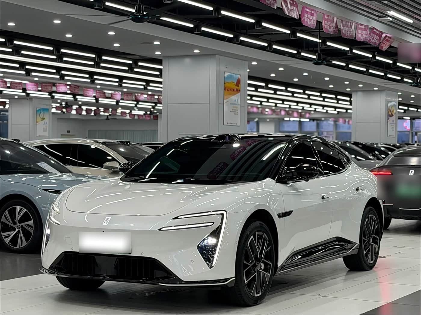 2025 Avatr 06