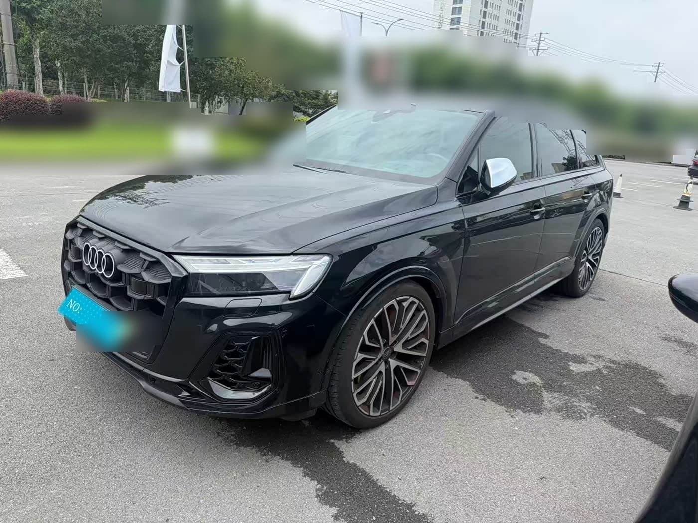 2024 Audi SQ7 front exterior