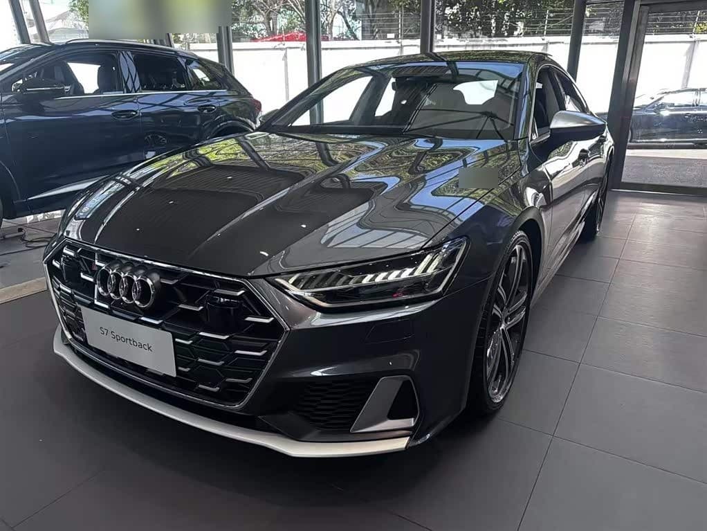 2024 Audi S7 front exterior