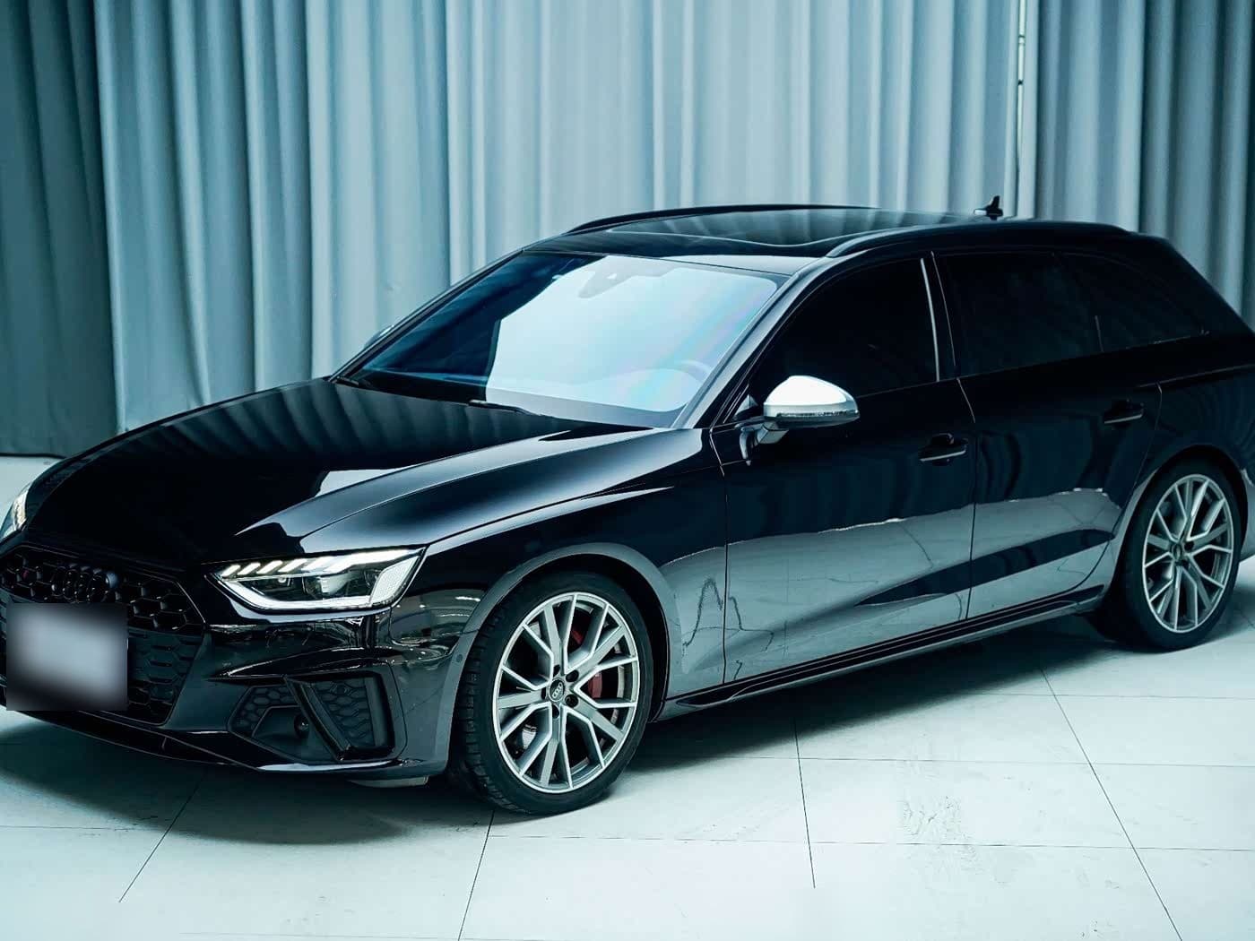 2023 Audi S4 front exterior