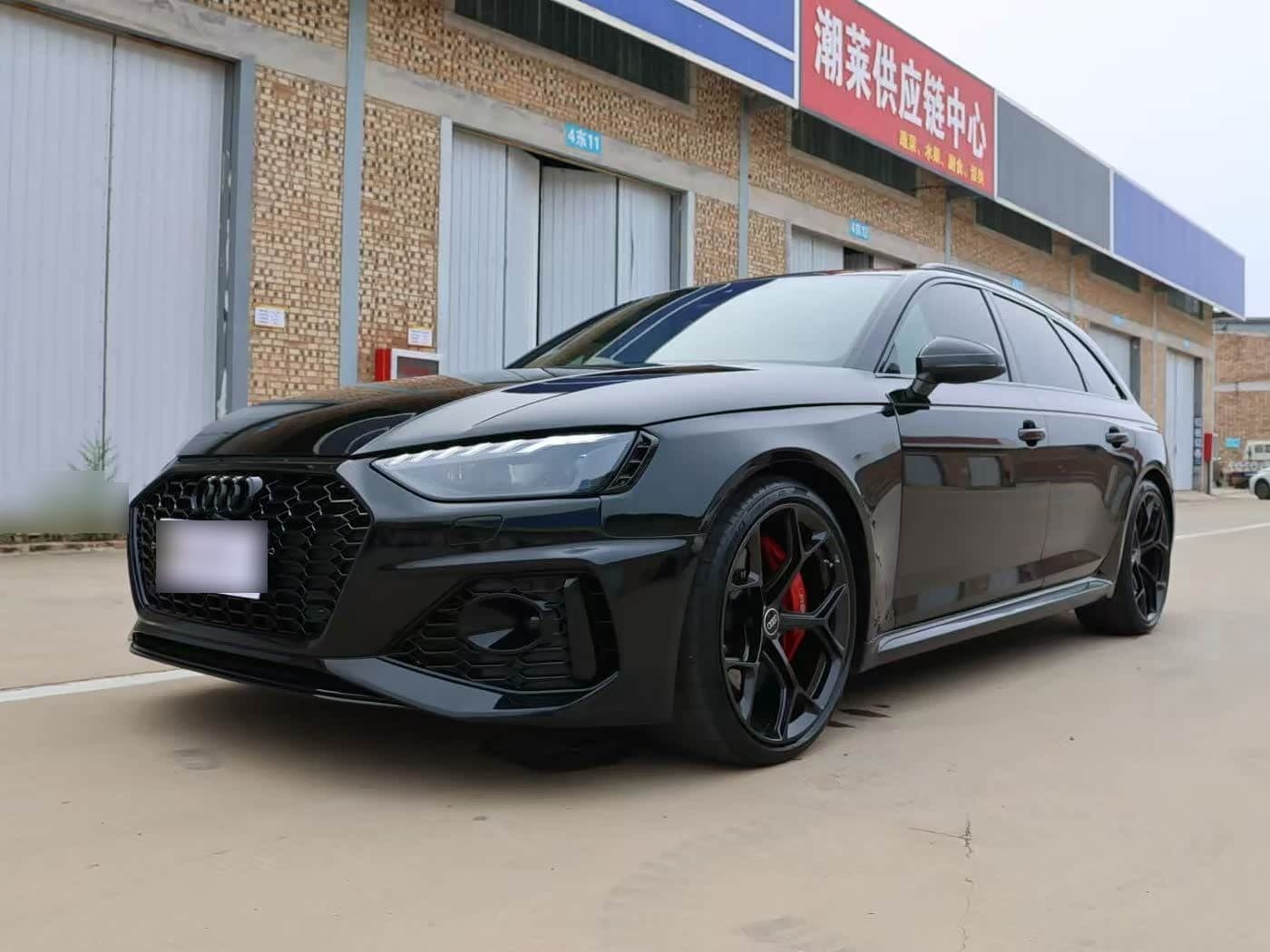 2023 Audi RS 4 front exterior