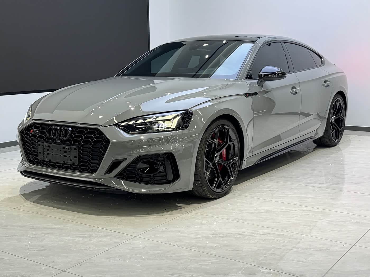 2023 Audi RS 5 front exterior