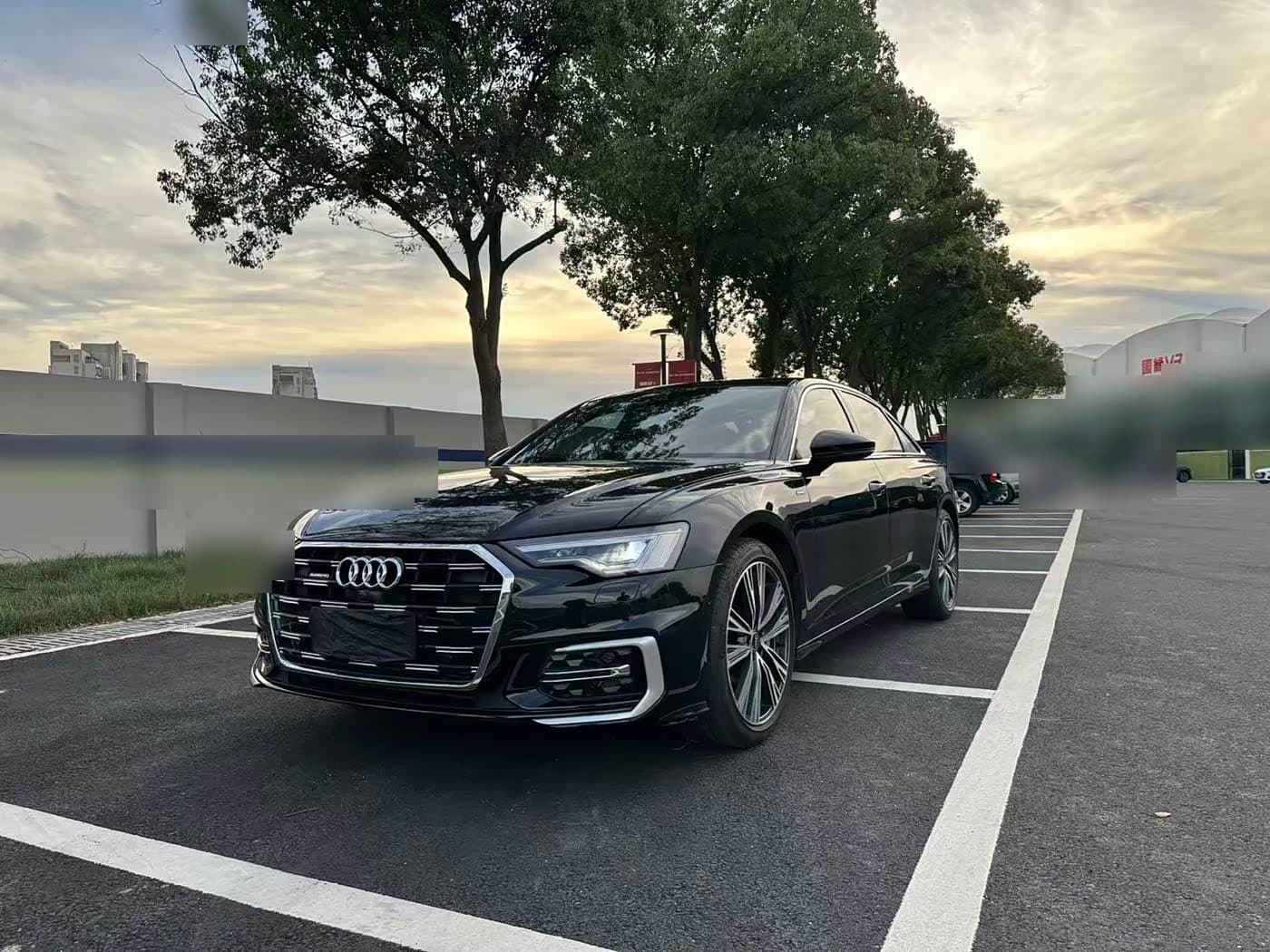 2023 Audi A6L front exterior