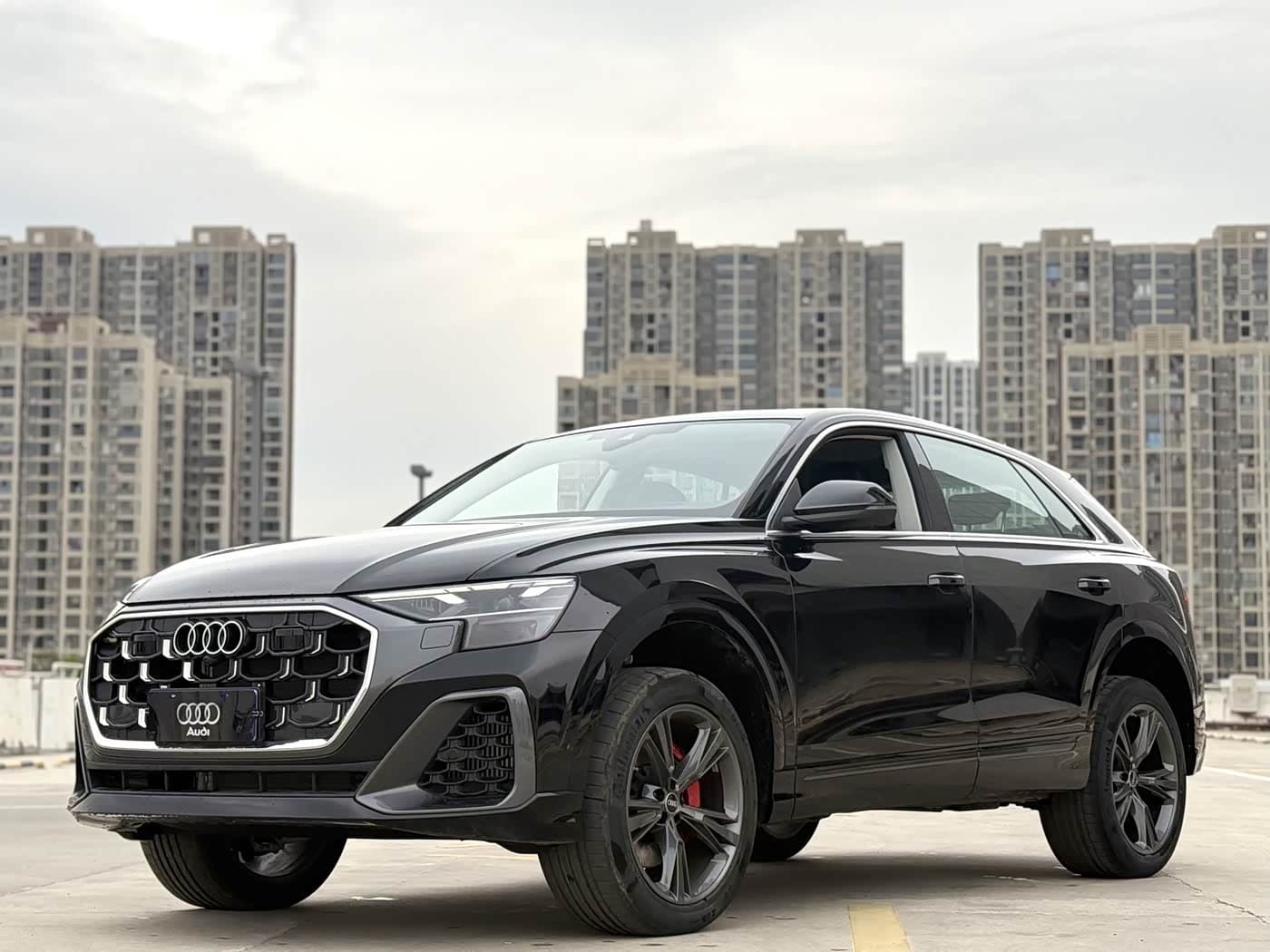 2024 Audi Q8 front exterior