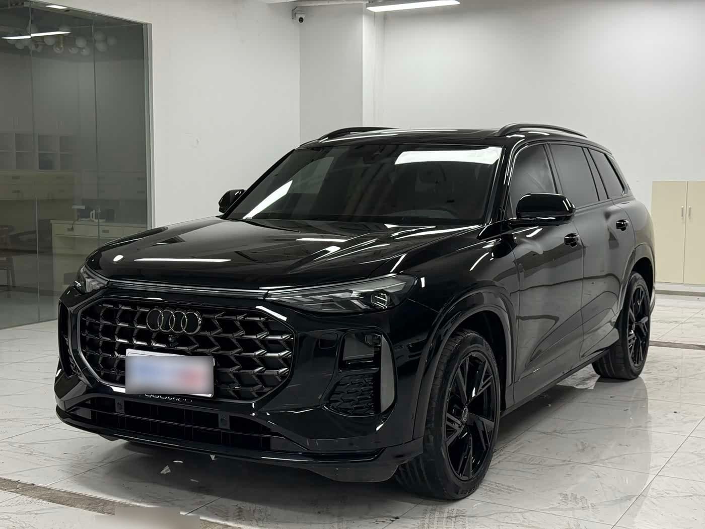 2023 Audi Q6 front exterior