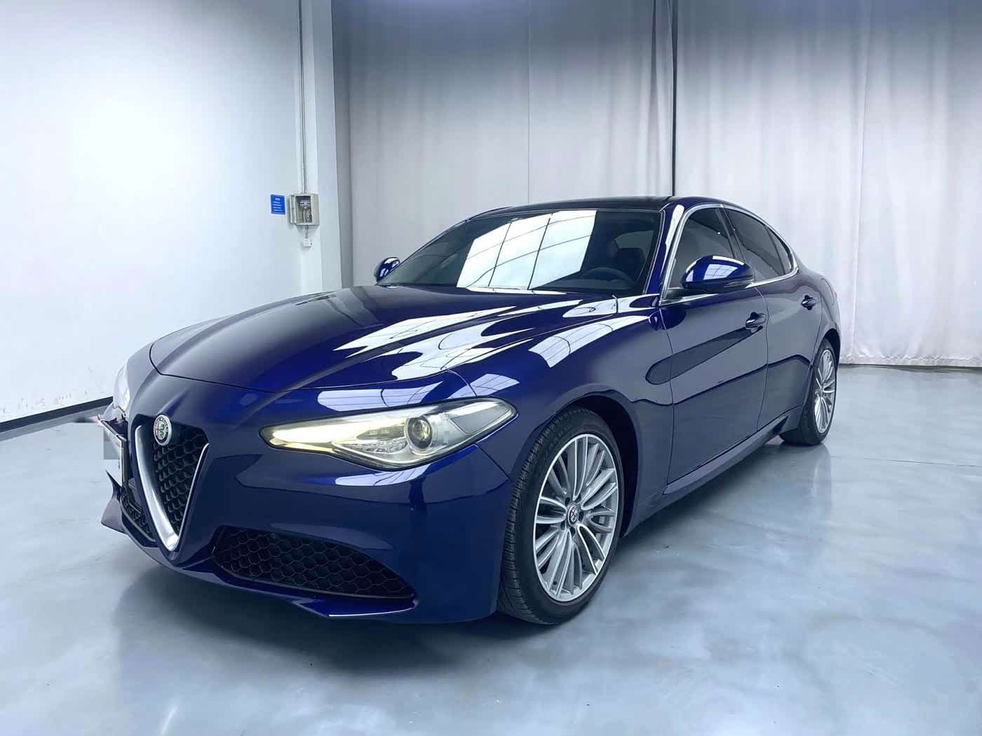 2017 Alfa Romeo Giulia front exterior