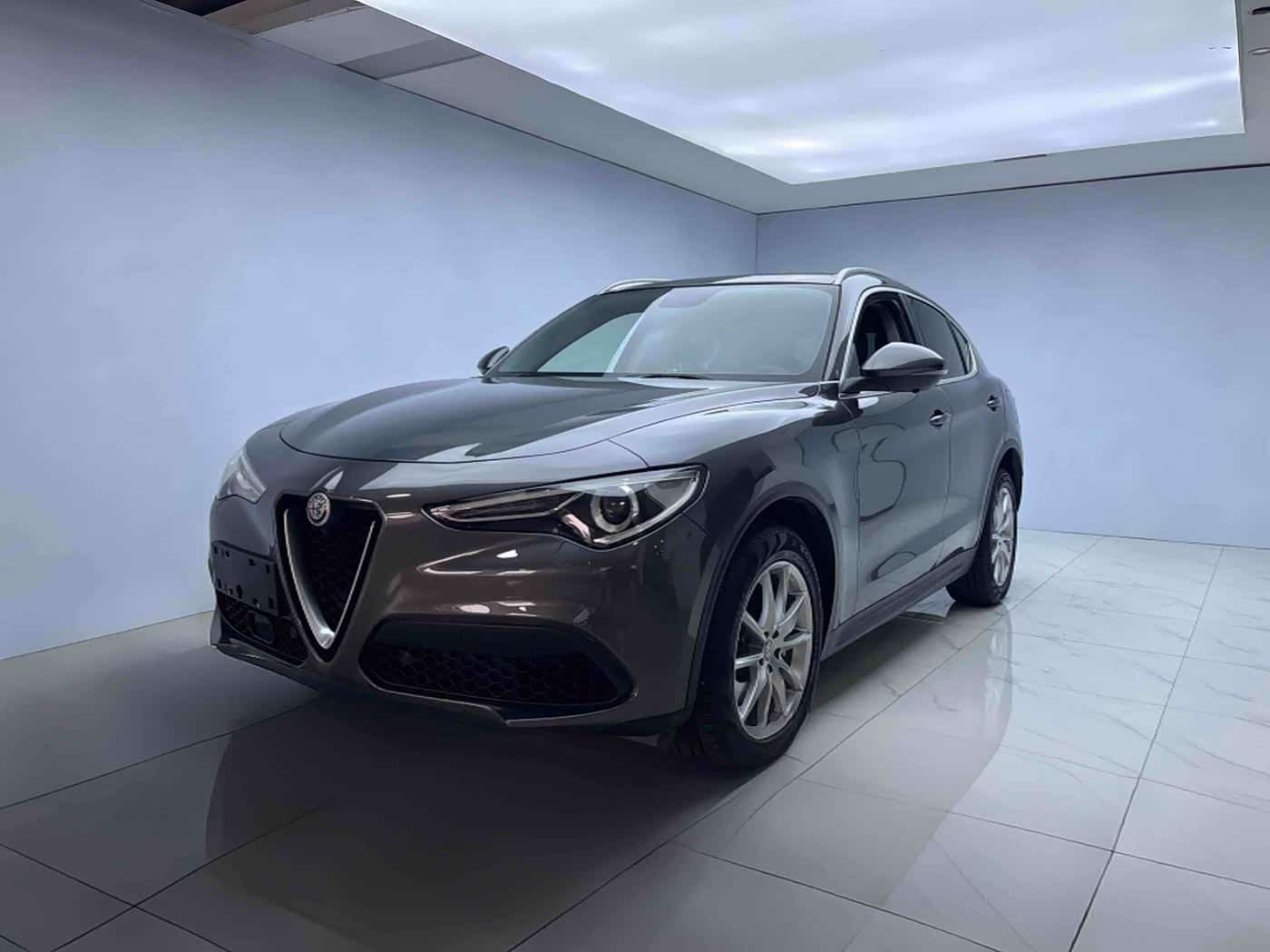 2017 Alfa Romeo Stelvio front exterior