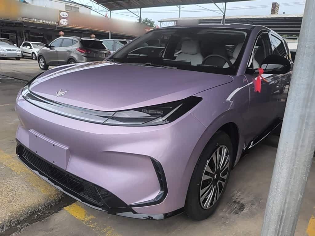 2025 Arcfox T1 front exterior