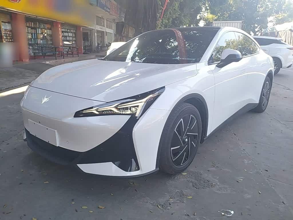 2025 Arcfox Alpha S5 front exterior