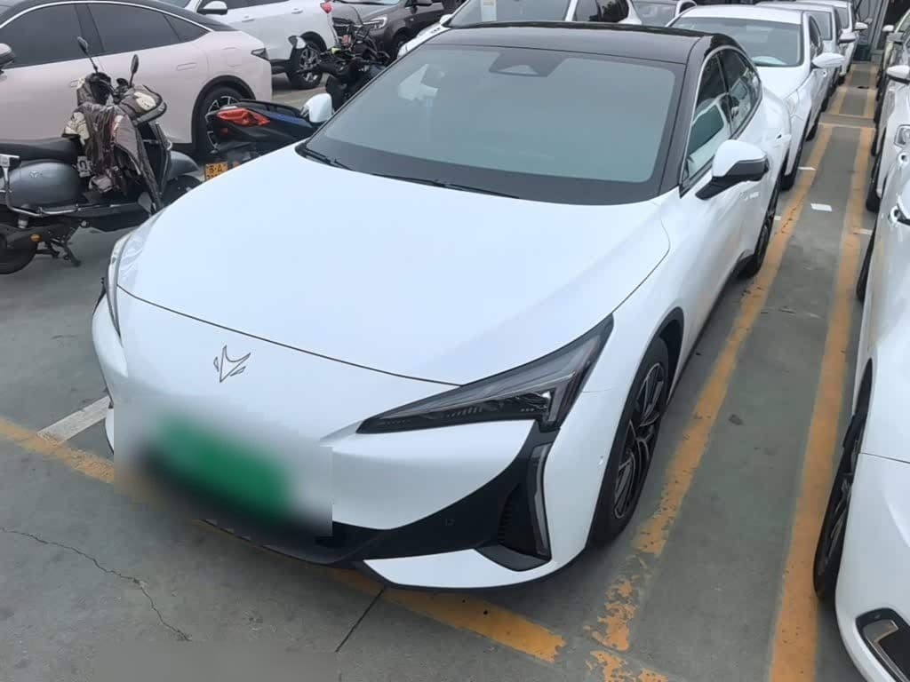 2025 Arcfox Alpha S5 front exterior