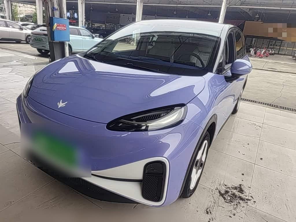 2023 Arcfox Koala front exterior