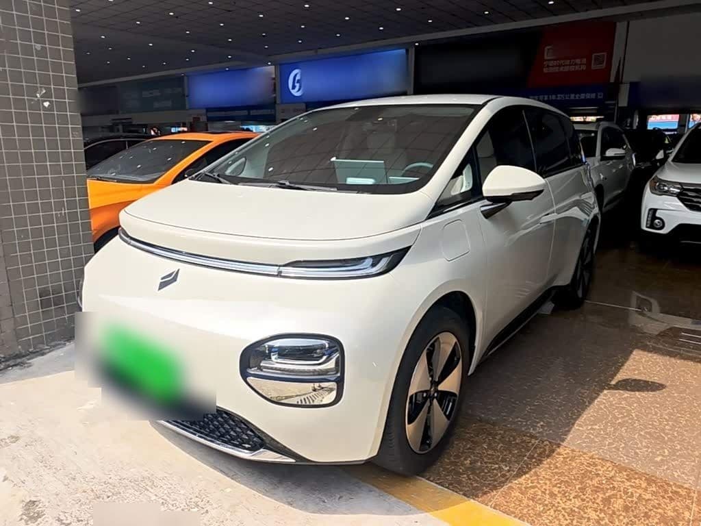2023 Baojun Cloud front exterior