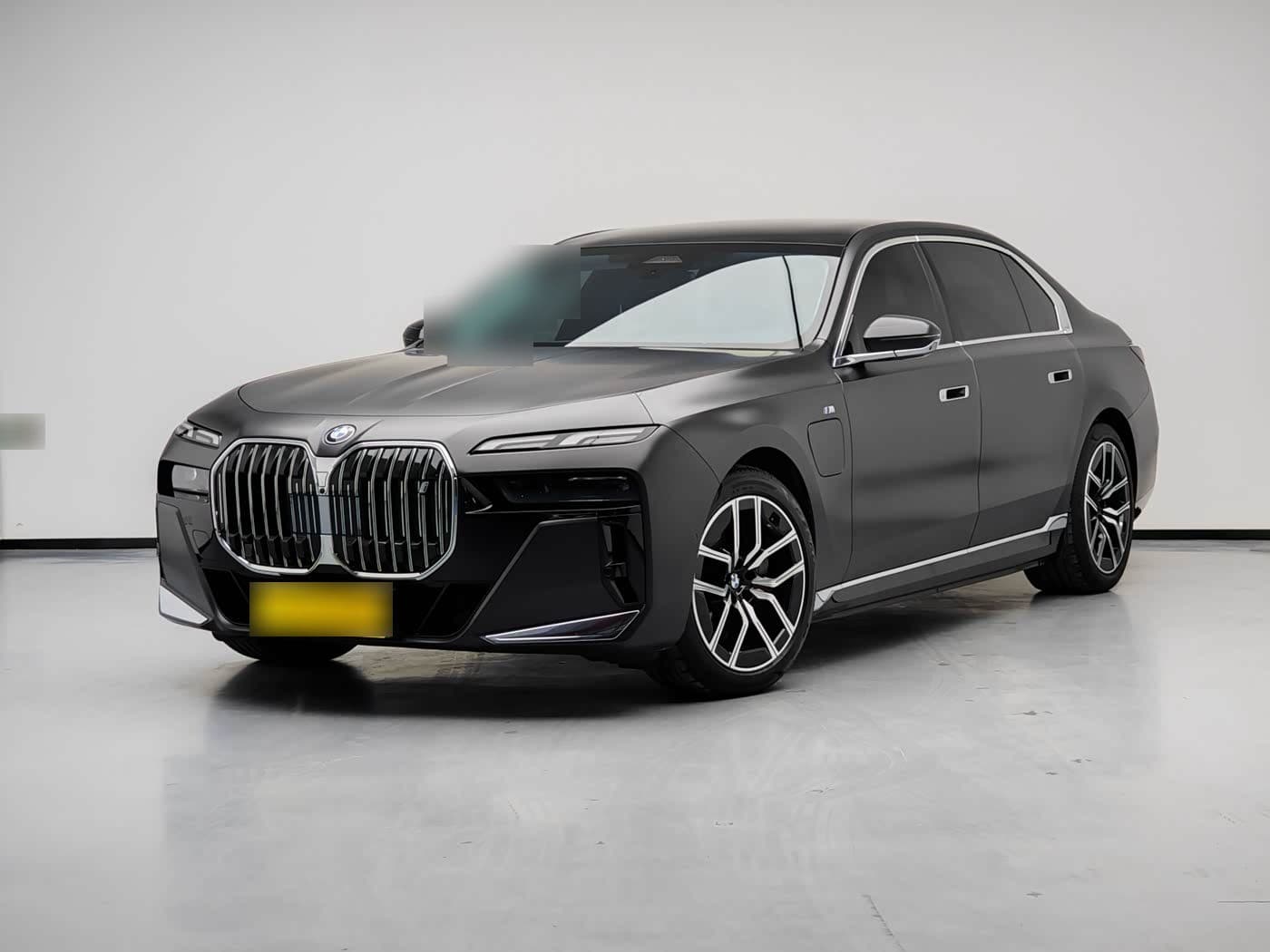 2023 BMW i7 front exterior
