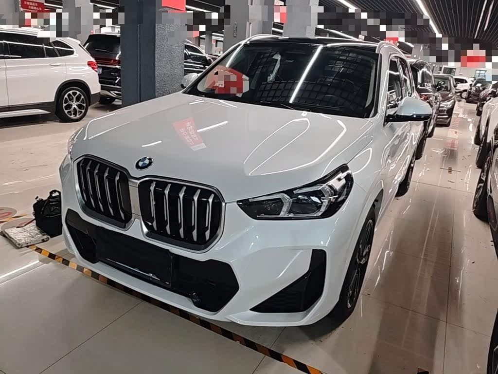 2023 BMW X1 front exterior