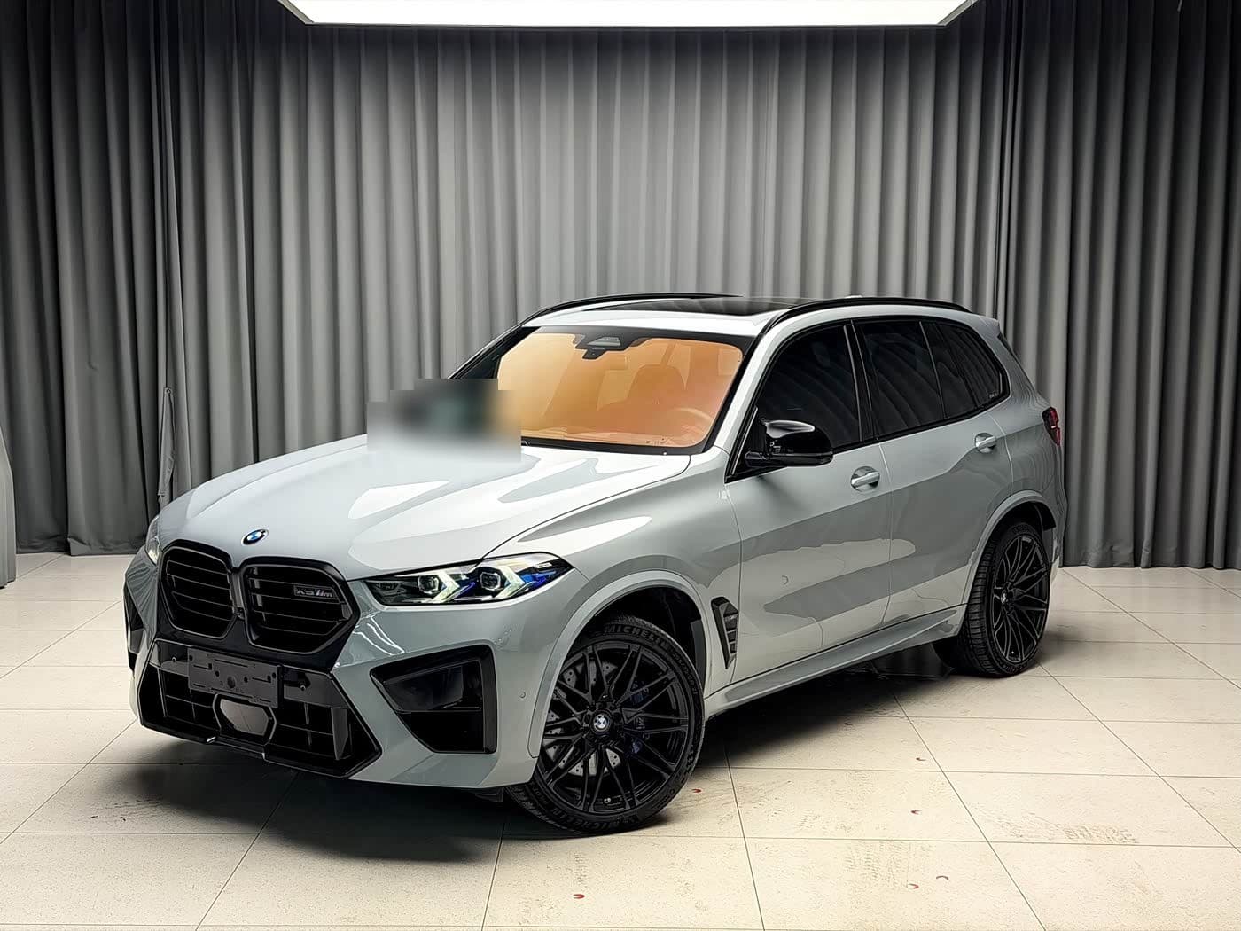 2023 BMW X5 M front exterior