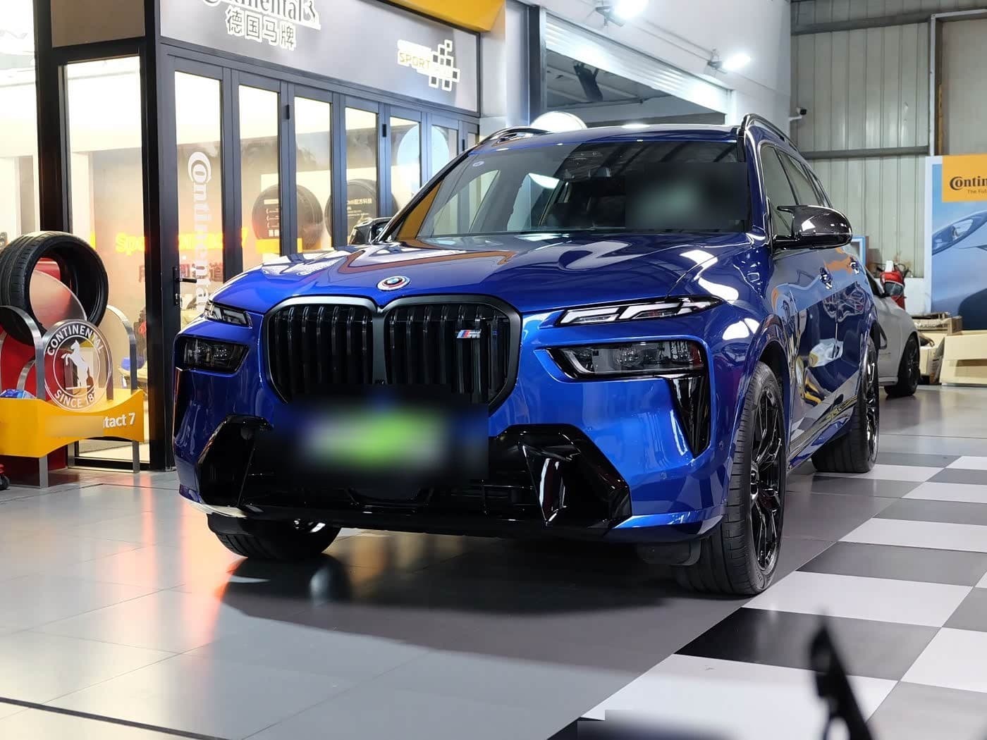 2026 BMW X7 M60i front exterior