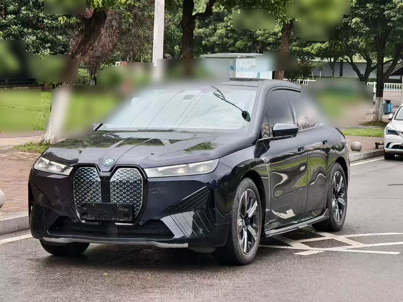 2023 BMW iX front exterior