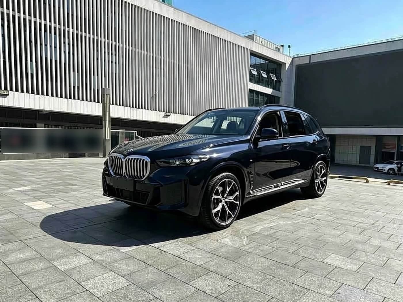 2023 BMW X5 front exterior