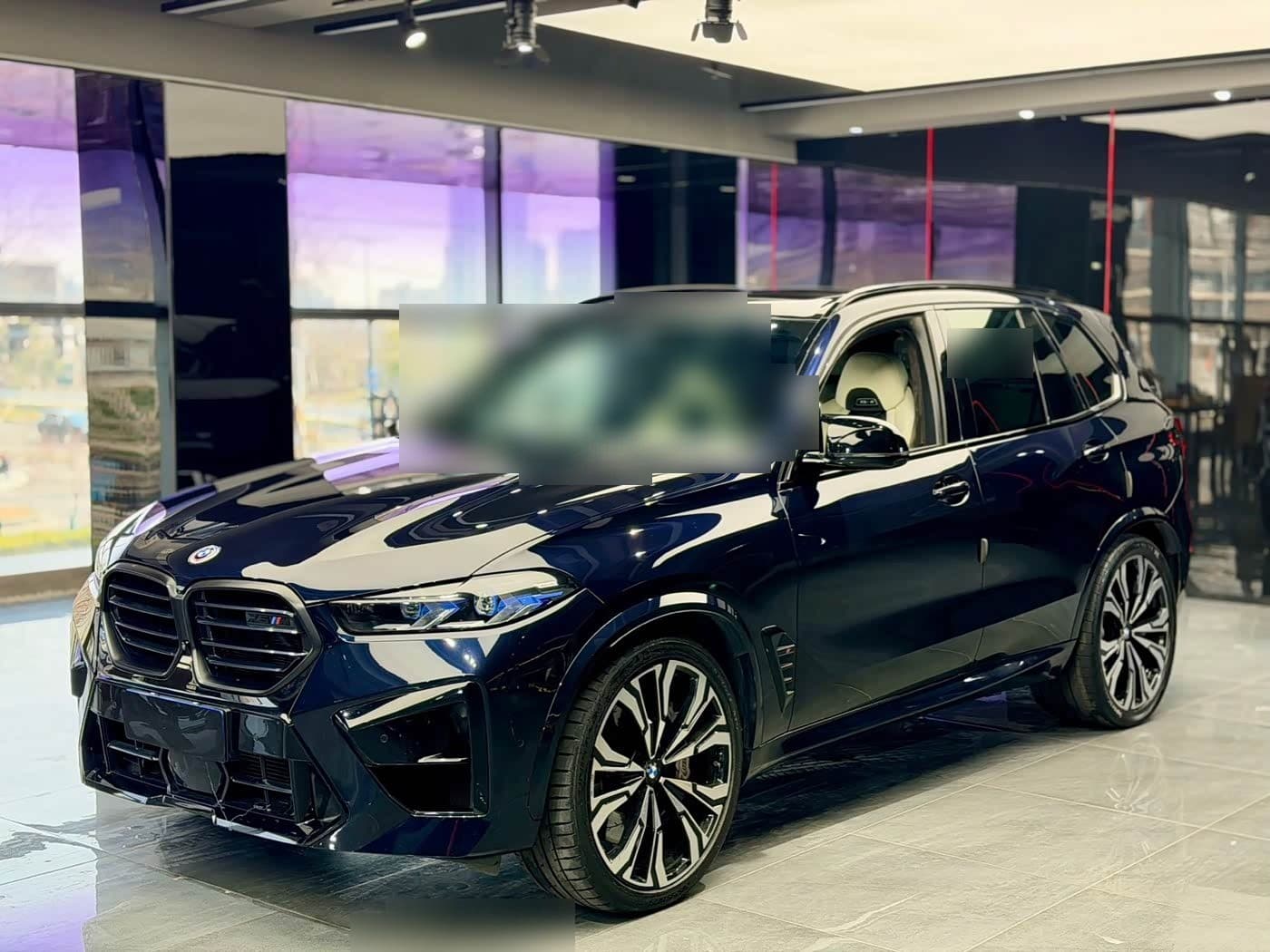 2023 BMW X5 M front exterior