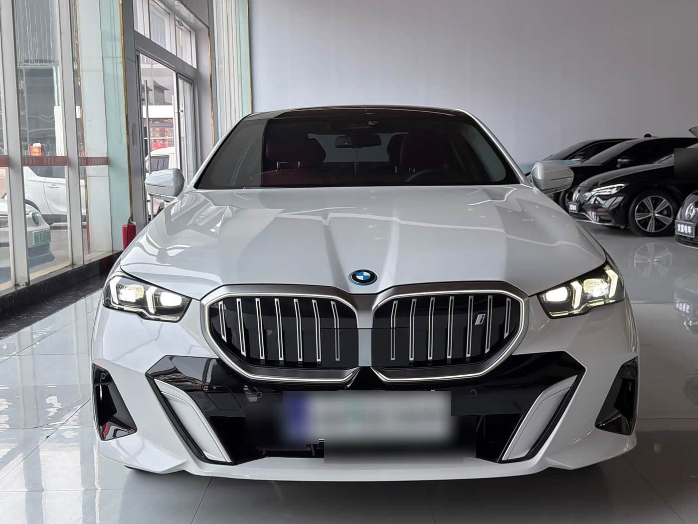2025 BMW i5