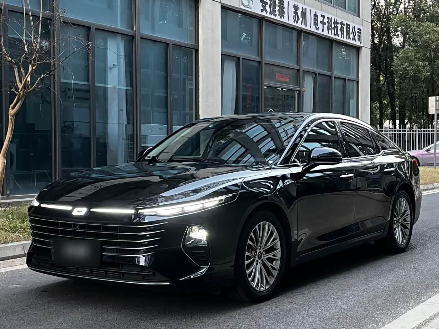 2023 Besturn B70 front exterior