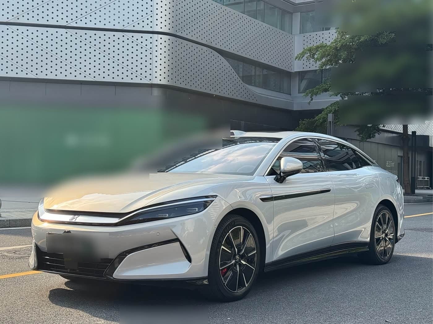 2025 BYD Han L front exterior