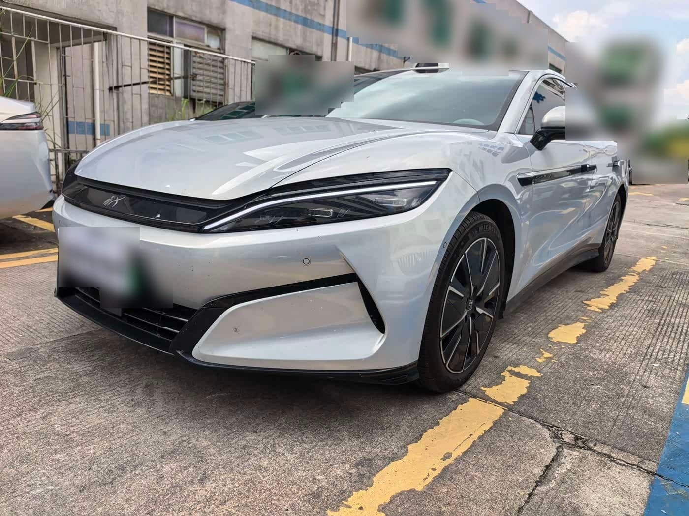 2025 BYD Han L front exterior