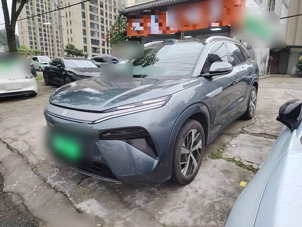 2025 BYD Tang L front exterior