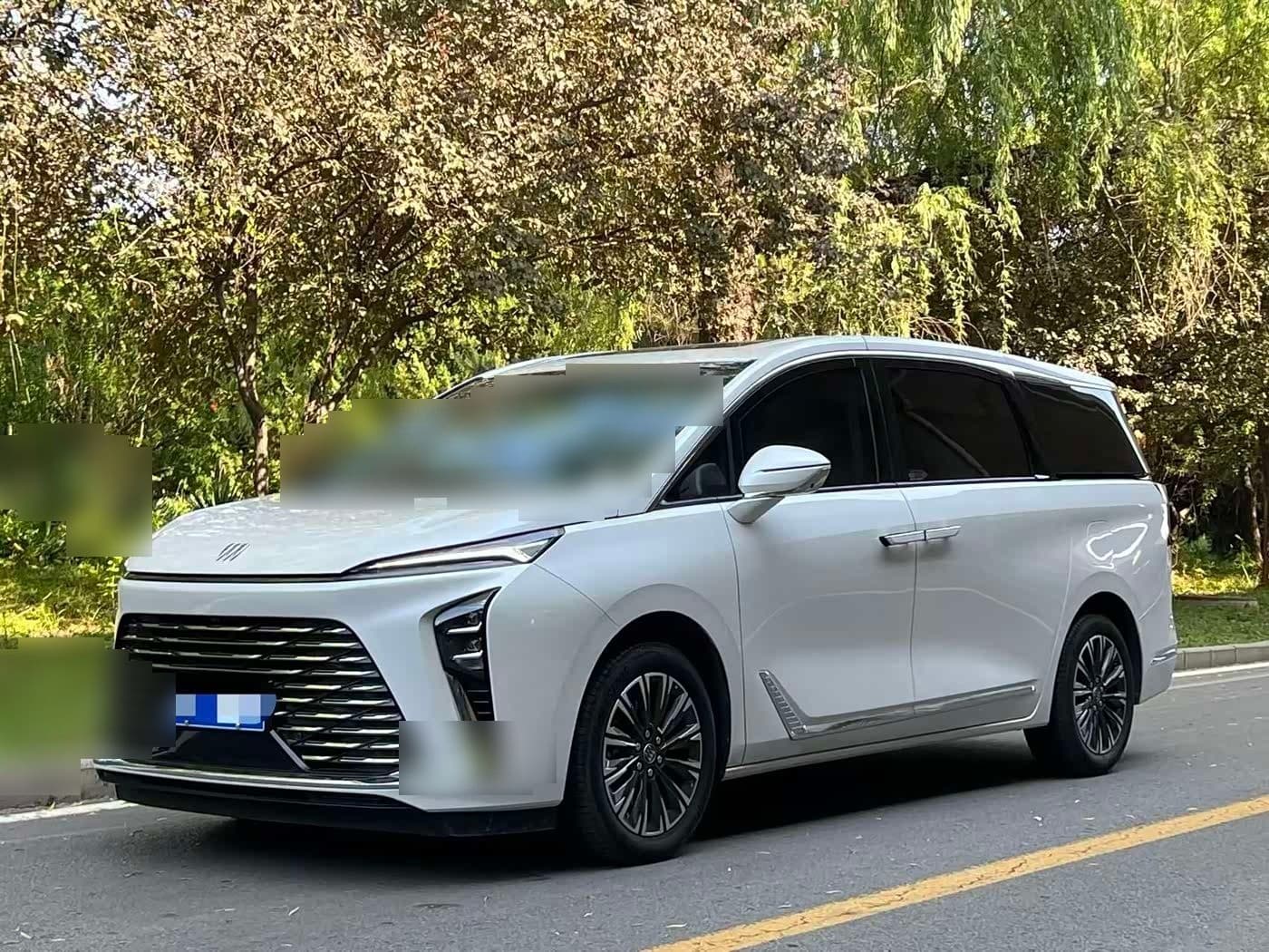 2024 Buick GL8 front exterior