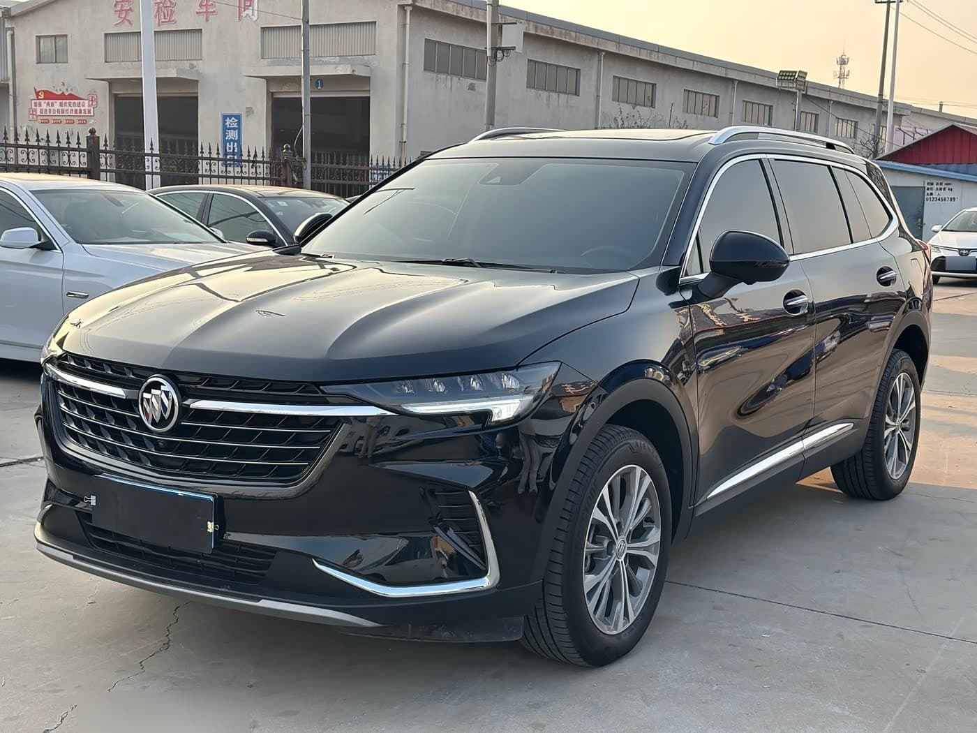 2023 Buick Envision Plus front exterior