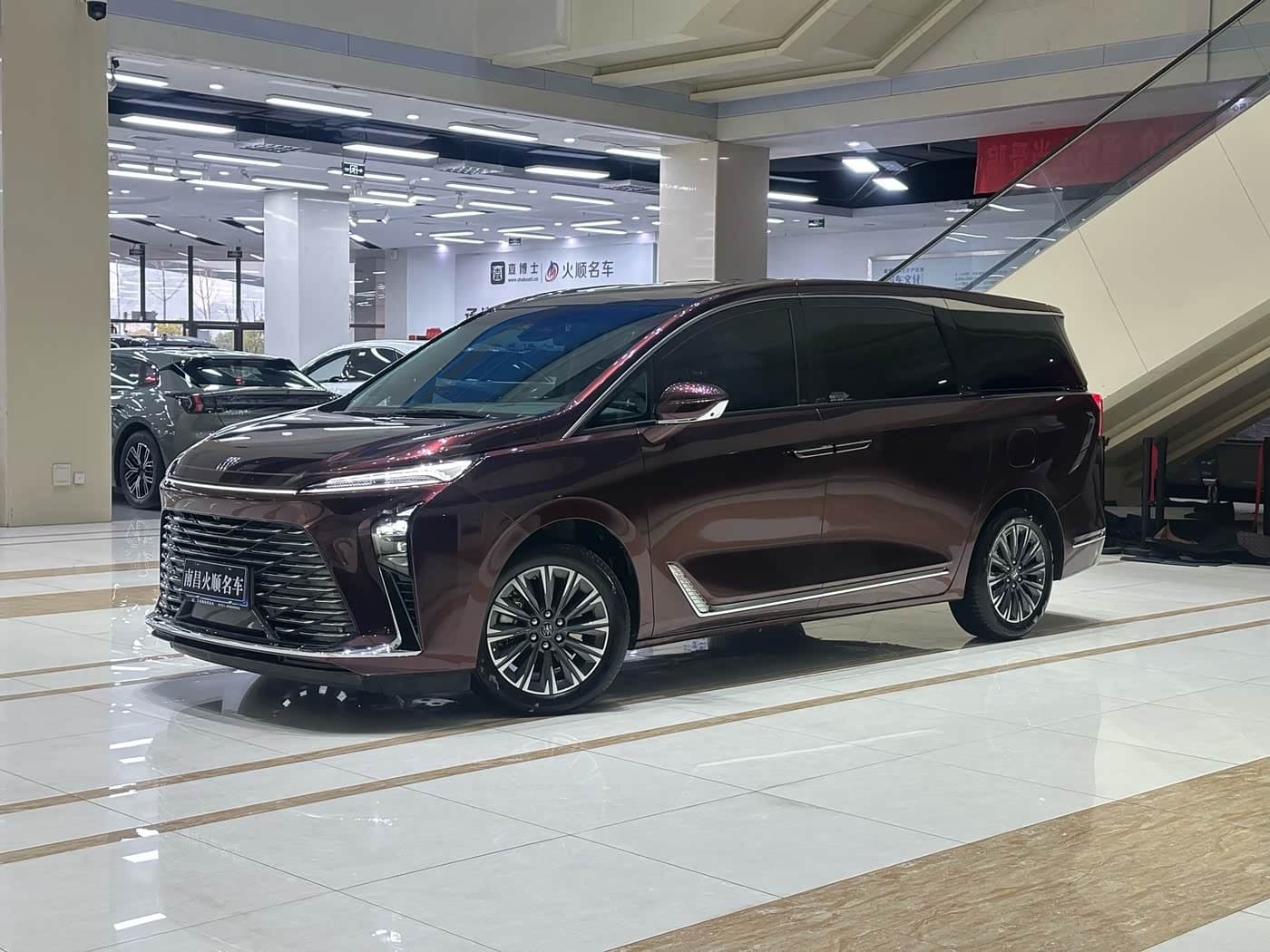 2024 Buick GL8 front exterior